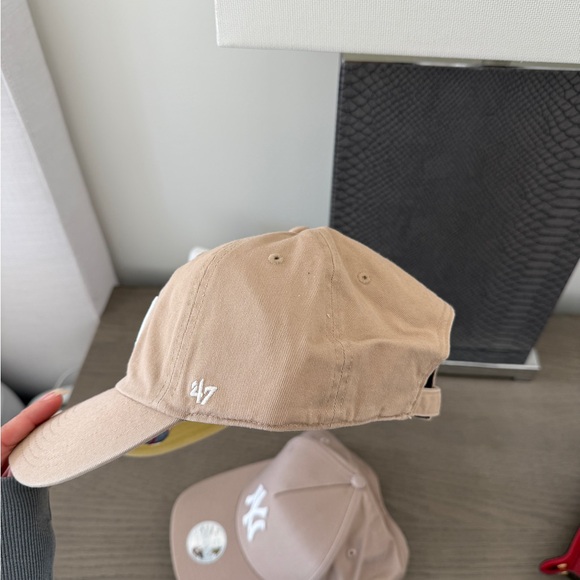Neutral Nude NYC Yankees Woman’s Hat Cap Beige Tan Ivory White - Picture 4 of 4